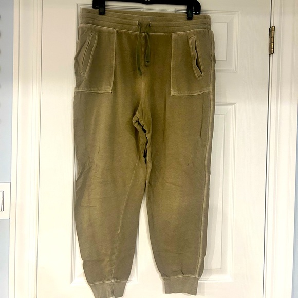 3 for $15 - Bundle 3 items and save - Old Navy Size L joggers - Picture 1 of 1